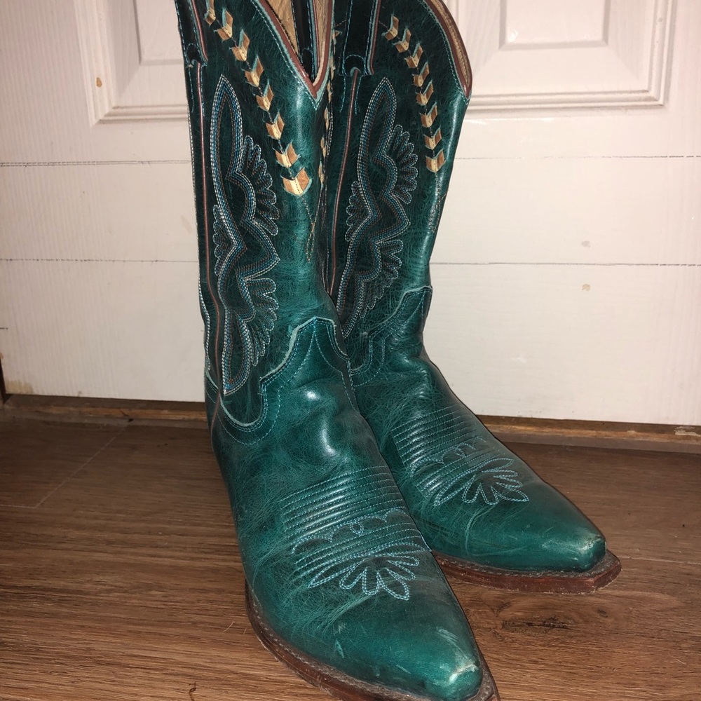 Gorgeous turquoise boots